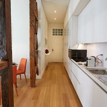 Downtown Lovers: Madalena's Apartment's Lisboa