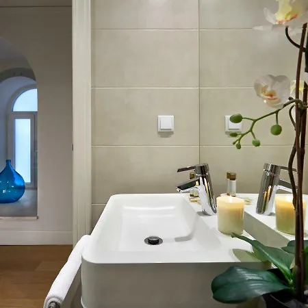 Downtown Lovers: Madalena's Apartment's *