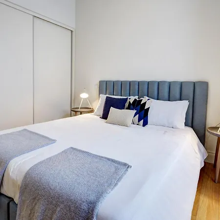 Downtown Lovers: Madalena's Apartment's Lisboa
