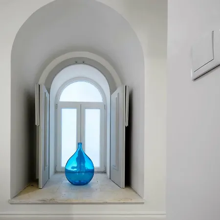 Downtown Lovers: Madalena's Apartment's * Lisbon