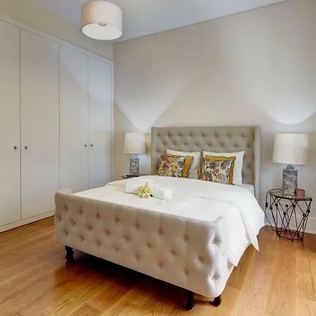 Downtown Lovers: Madalena's Apartment's Apartment *