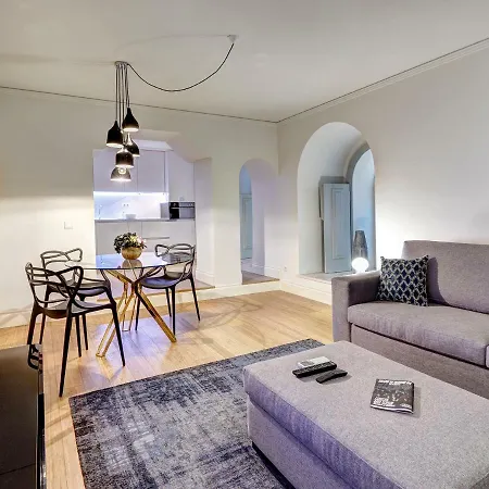 Downtown Lovers: Madalena's Apartment's Apartment