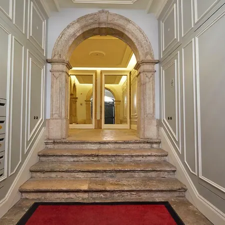 Downtown Lovers: Madalena's Apartment's Lissabon